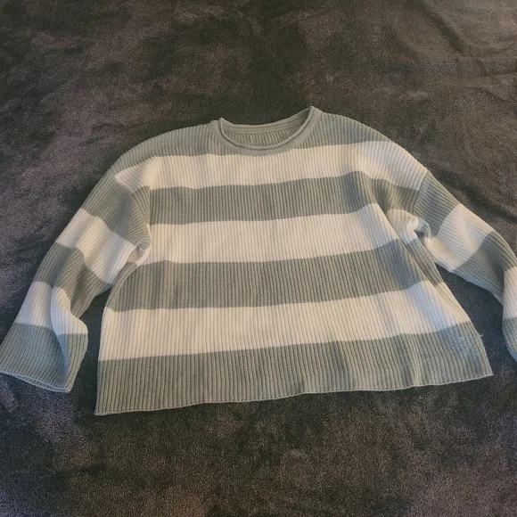 Striped Green and White Sweater Size XL - Picture 2 of 6